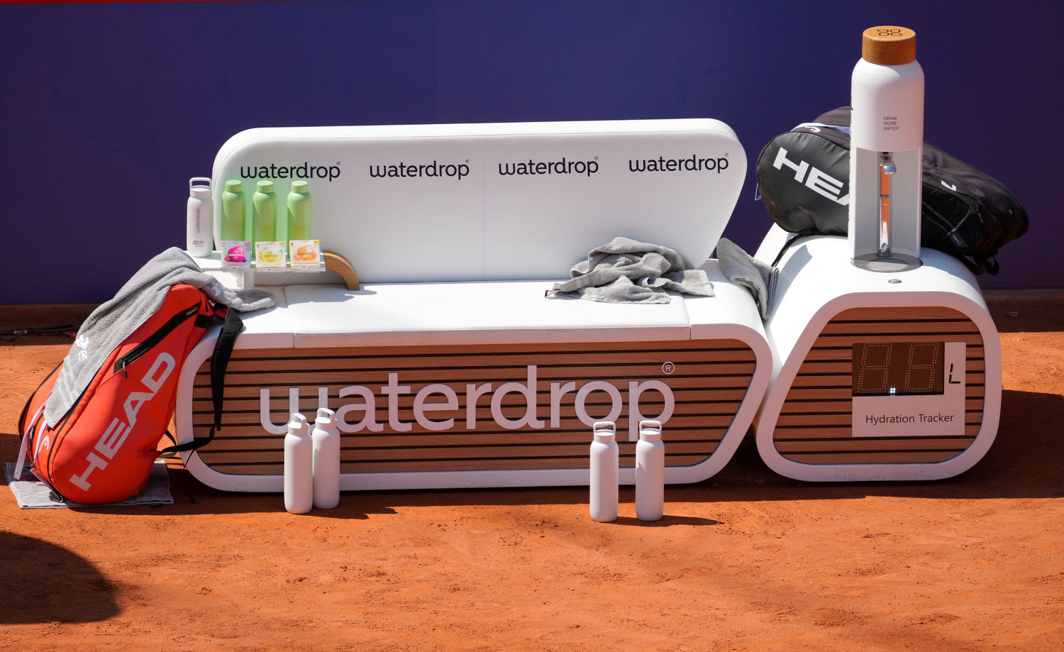 waterdrop bench on the tennis court